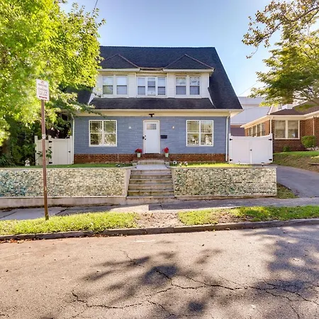 Chic Newark Vacation Rental 3 Mi To Airport!